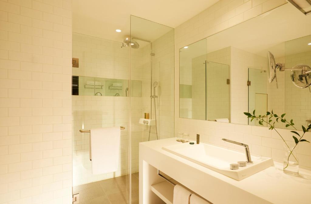 GLAD Yeouido - Corner Deluxe Double Room