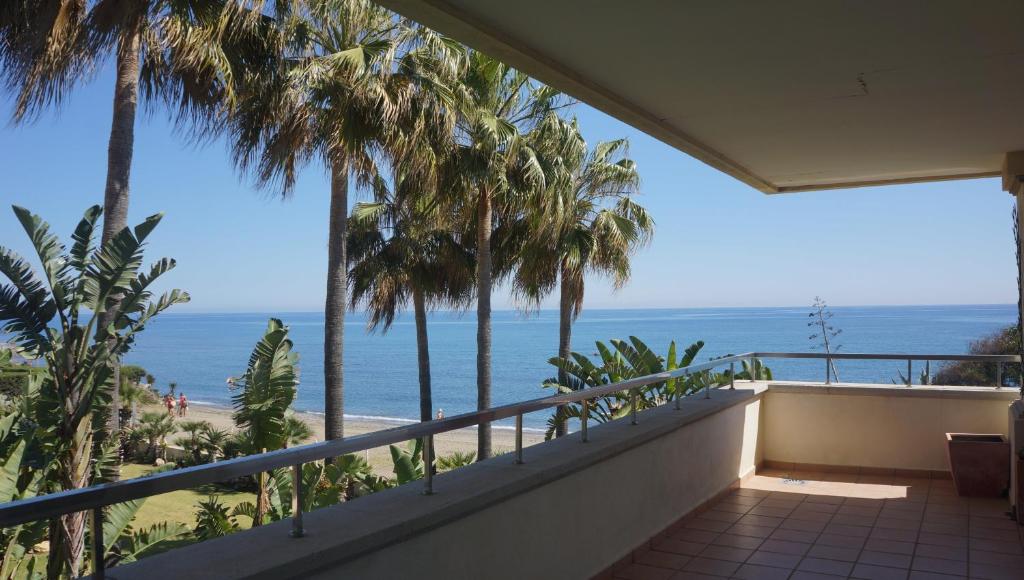 Front line beach luxury apartment in Heaven Beach, Estepona ...