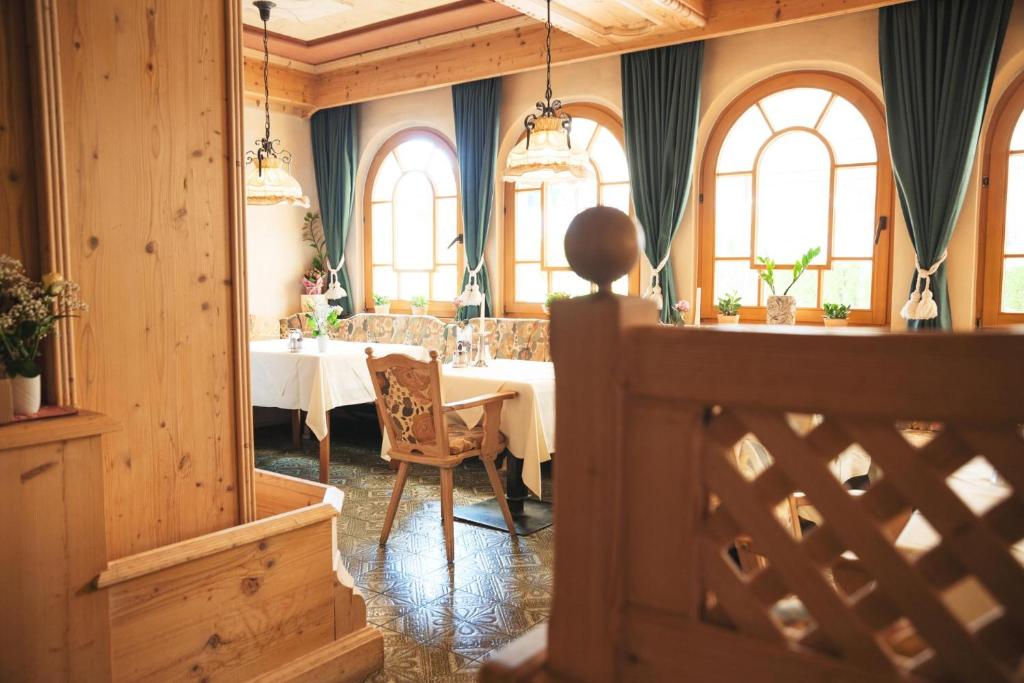 Restaurace v ubytování Bergidyll & Hotel Trofana