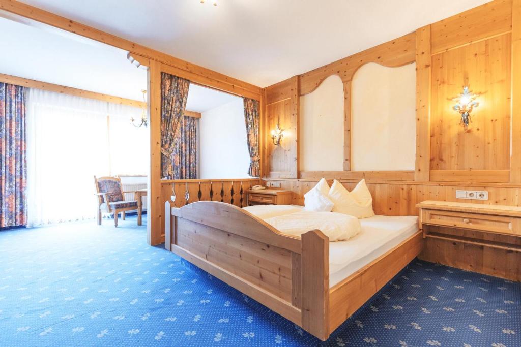 Postel nebo postele na pokoji v ubytování Bergidyll & Hotel Trofana