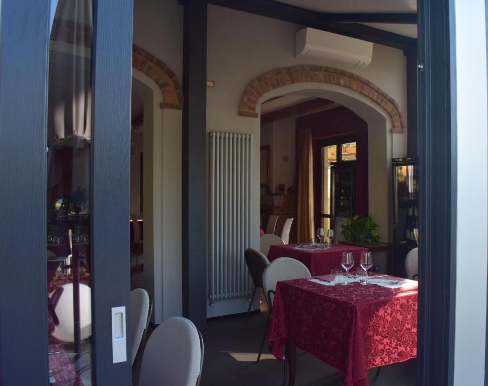 Fotografia z galérie ubytovania La Crota Ristorante e Camere da Danilo dal 1983 v destinácii Roddi
