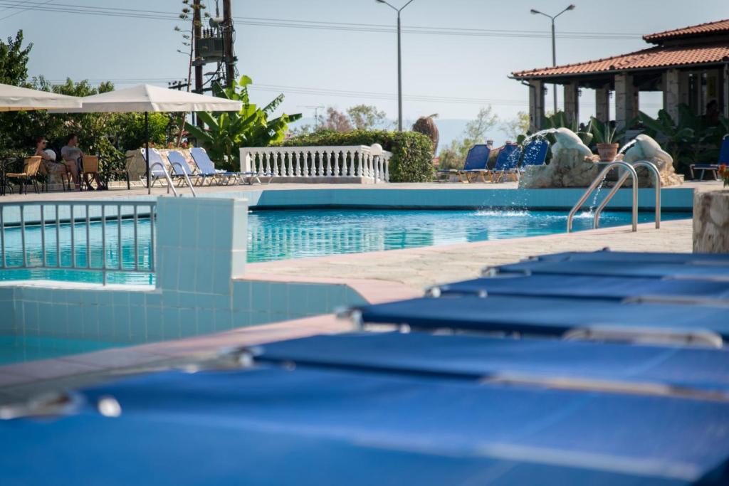 Bazén v ubytování Halkidiki Palace nebo v jeho okolí