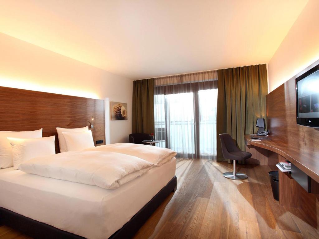 TV a/nebo společenská místnost v ubytování AlpenParks Hotel & Apartment Taxacher