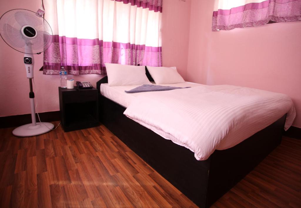 Postel nebo postele na pokoji v ubytování Mitra Garden Inn