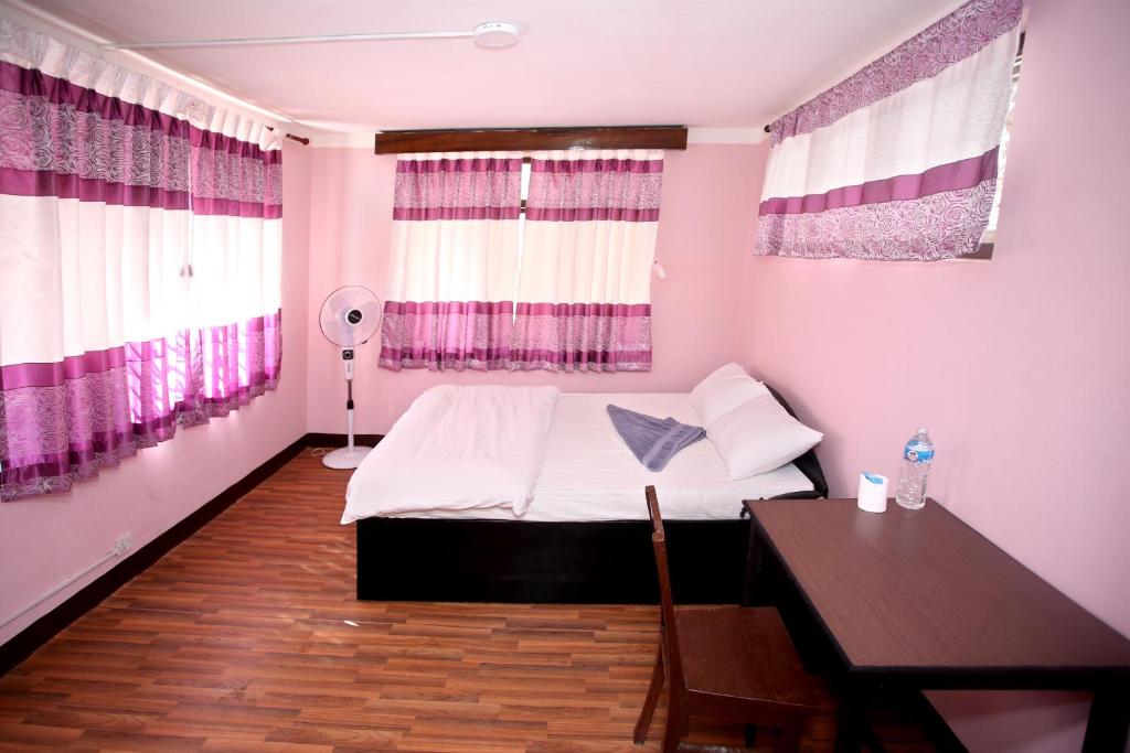 Postel nebo postele na pokoji v ubytování Mitra Garden Inn
