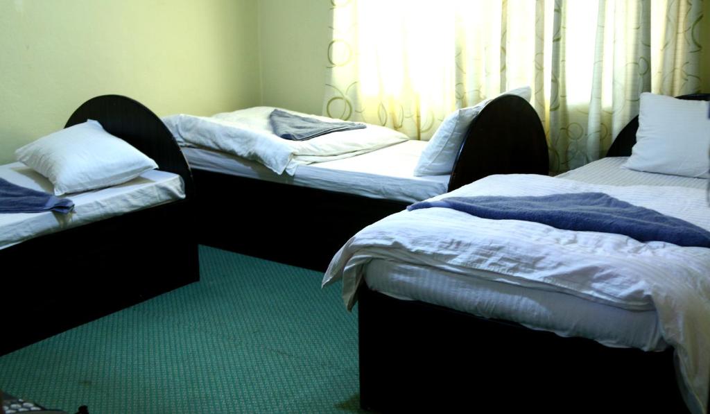 Postel nebo postele na pokoji v ubytování Mitra Garden Inn