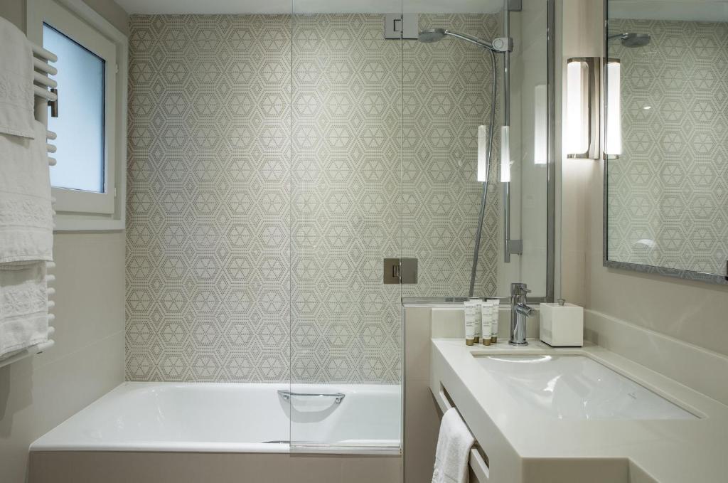 Hôtel Parc Saint-Séverin - Esprit de France - Resim 17