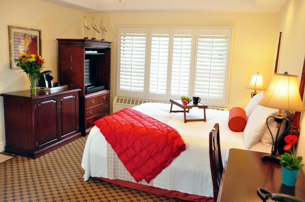 The Eagle Inn photo