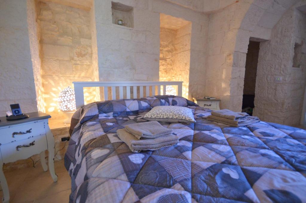 Postel nebo postele na pokoji v ubytování Trulli Petra Chiara