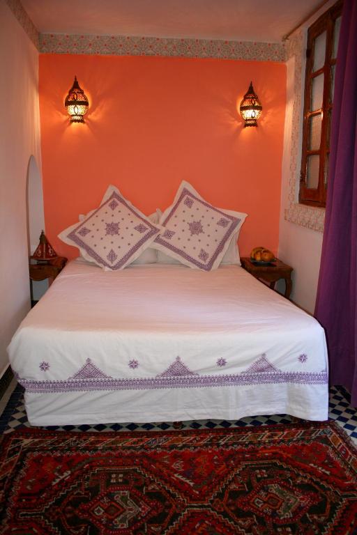 Postel nebo postele na pokoji v ubytování Riad Lalla Fatima