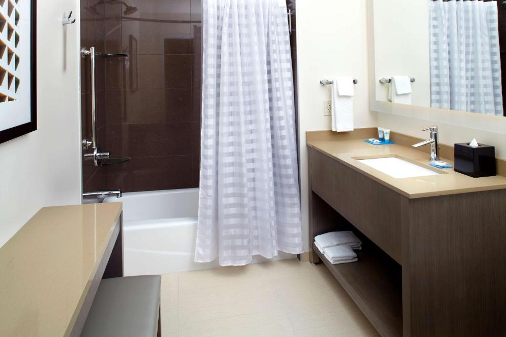 Hyatt House Pittsburgh Bloomfield Shadyside photo