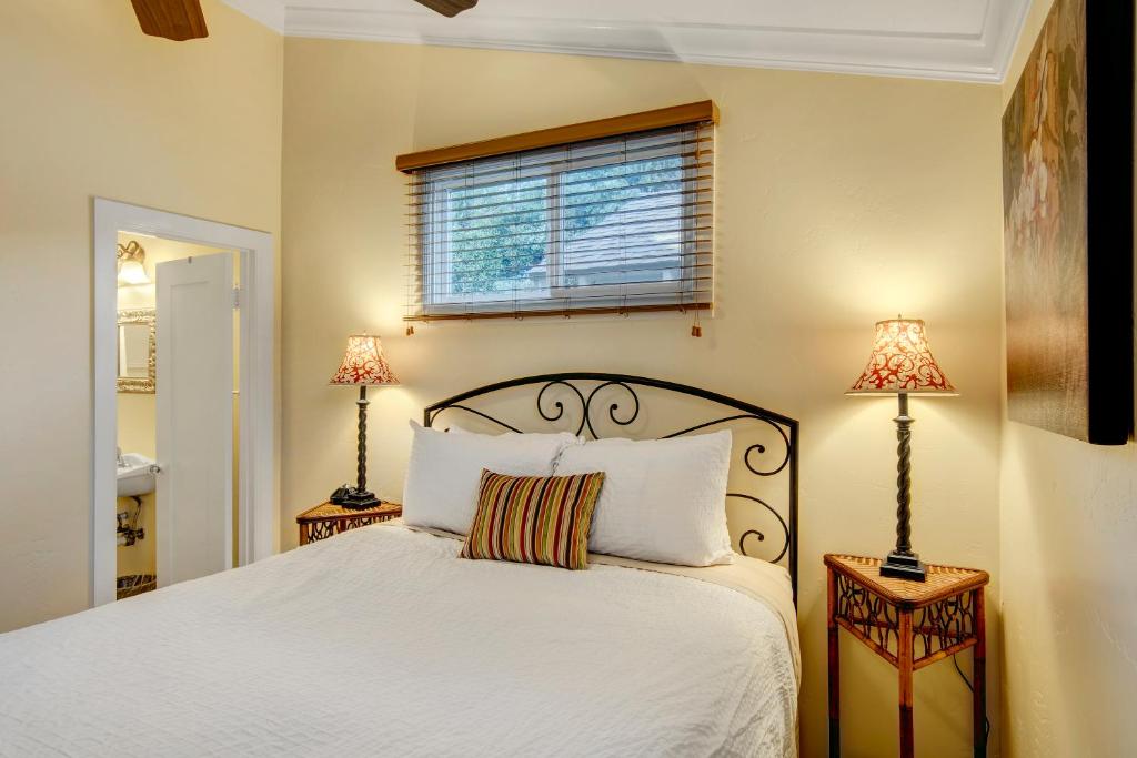 Hillcrest House Bed & Breakfast - Queen Room
