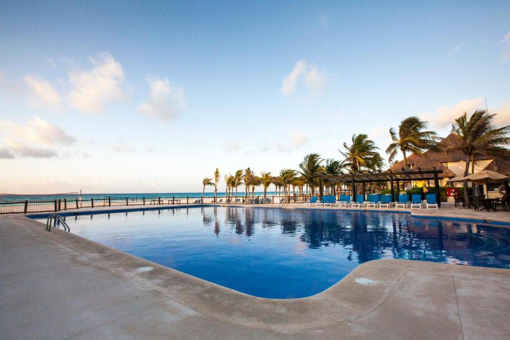 Bazén v ubytování Allegro Playacar - All Inclusive Resort nebo v jeho okolí