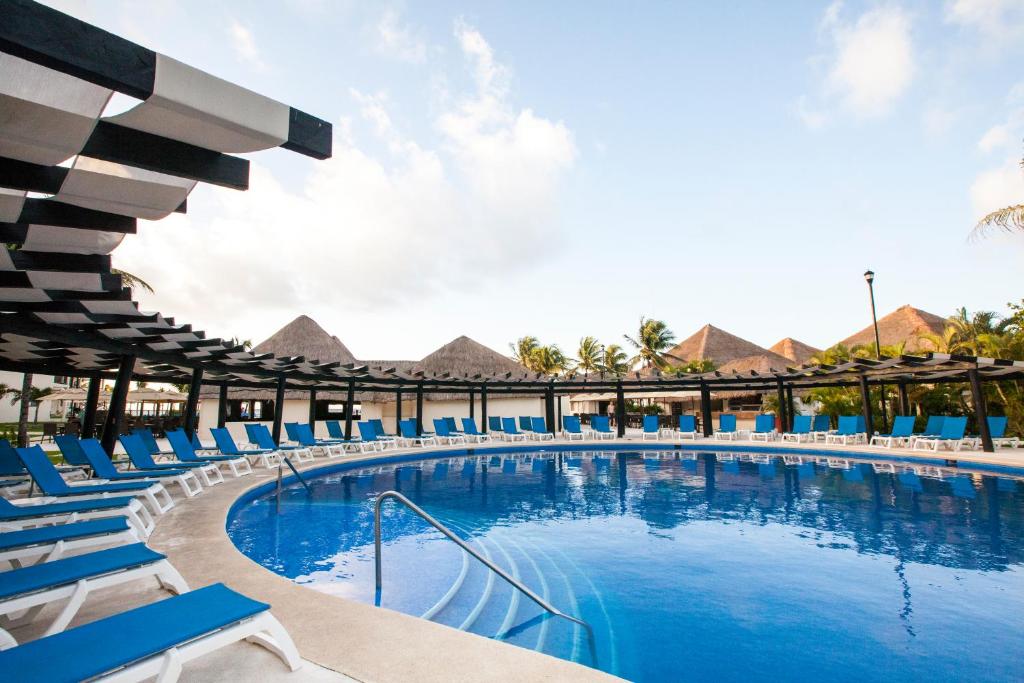 Bazén v ubytování Allegro Playacar - All Inclusive Resort nebo v jeho okolí