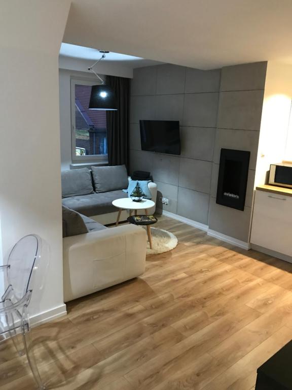 Televízia a/alebo spoločenská miestnosť v ubytovaní Apartament Mozart