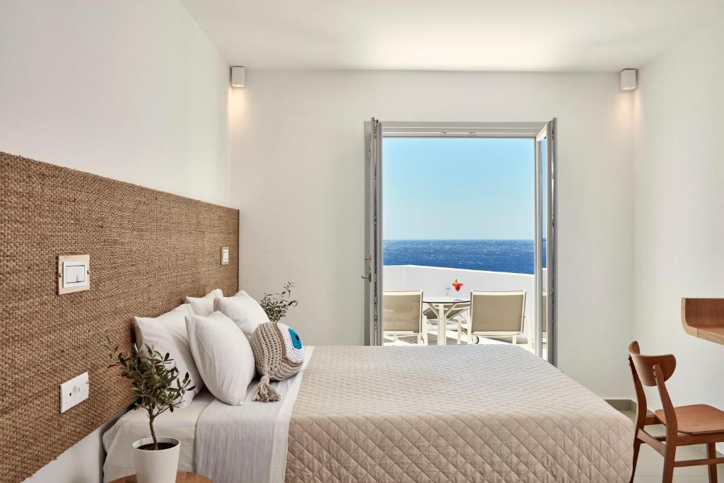 Postel nebo postele na pokoji v ubytování Manoula's Beach Mykonos Resort