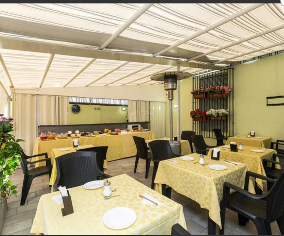Reštaurácia alebo iné gastronomické zariadenie v ubytovaní Napoli Suite