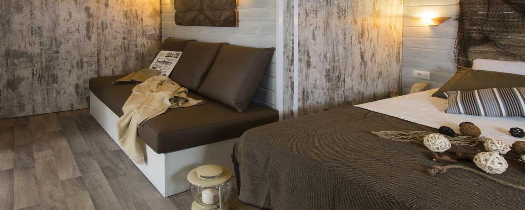 La Rocca Camping Village - Casa Móvil De Suite Con Whirlpool