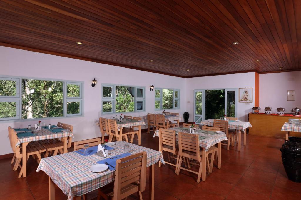 Restaurace v ubytování Dew Drops Farm Resorts