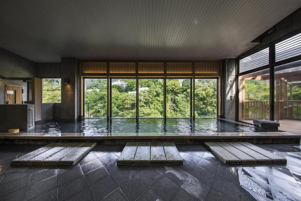 Bazén v ubytování Hotel Shirakawa Yunokura nebo v jeho okolí