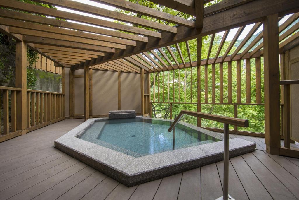 Bazén v ubytování Hotel Shirakawa Yunokura nebo v jeho okolí