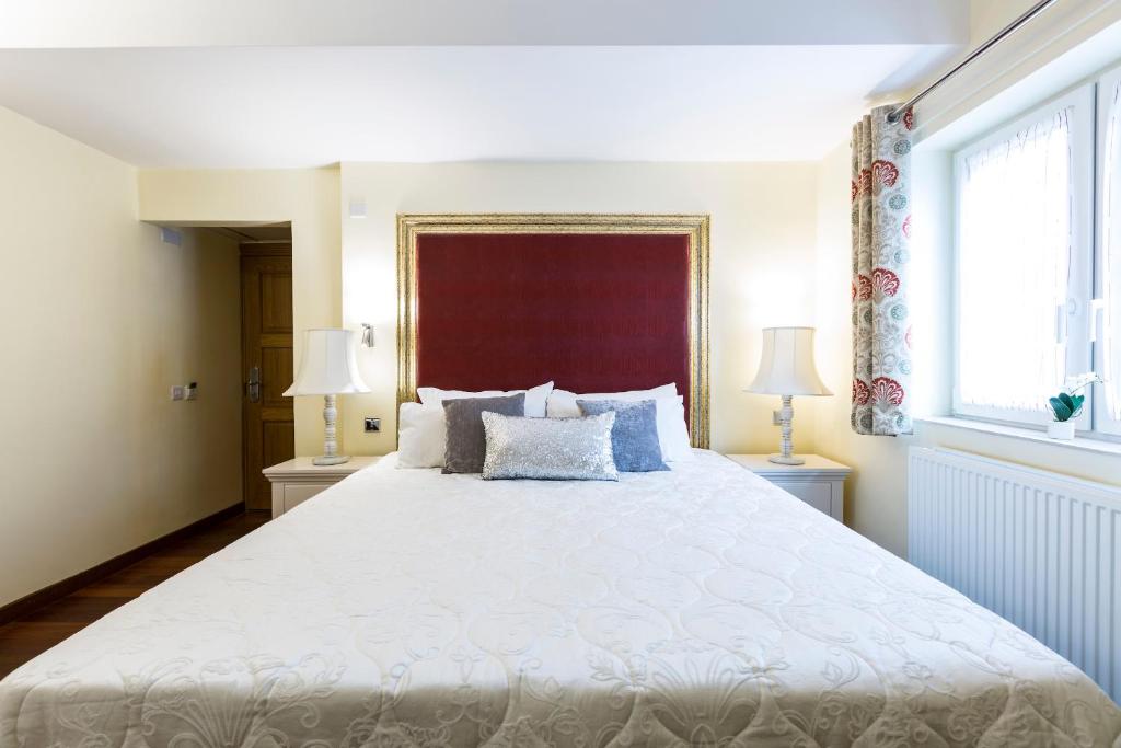 Postel nebo postele na pokoji v ubytování Linton Hotel Luton