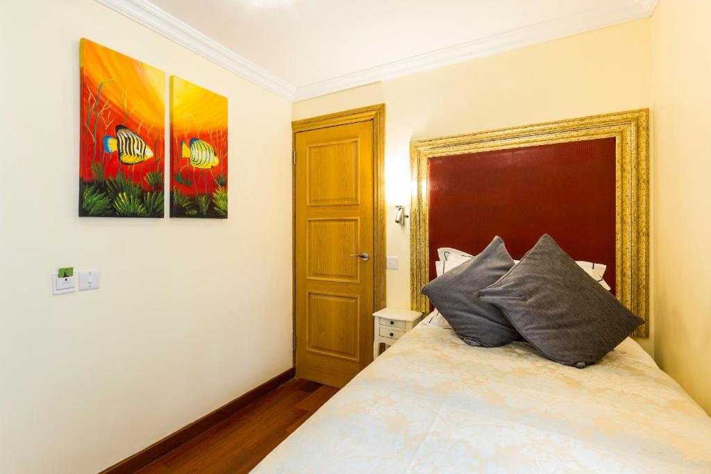 Postel nebo postele na pokoji v ubytování Linton Hotel Luton
