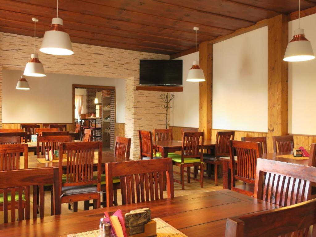 Restauracja lub miejsce do jedzenia w obiekcie Penzion U Jirsáka