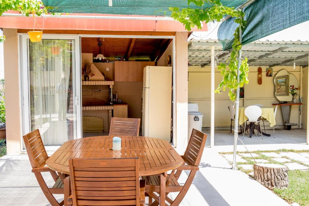 Patio lub wspólna przestrzeń na świeżym powietrzu w obiekcie Villa DK