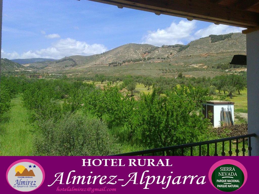 Hotel Rural Familiar Almirez-Alpujarra - Habitación Cuádruple Con Vistas A La Montaña