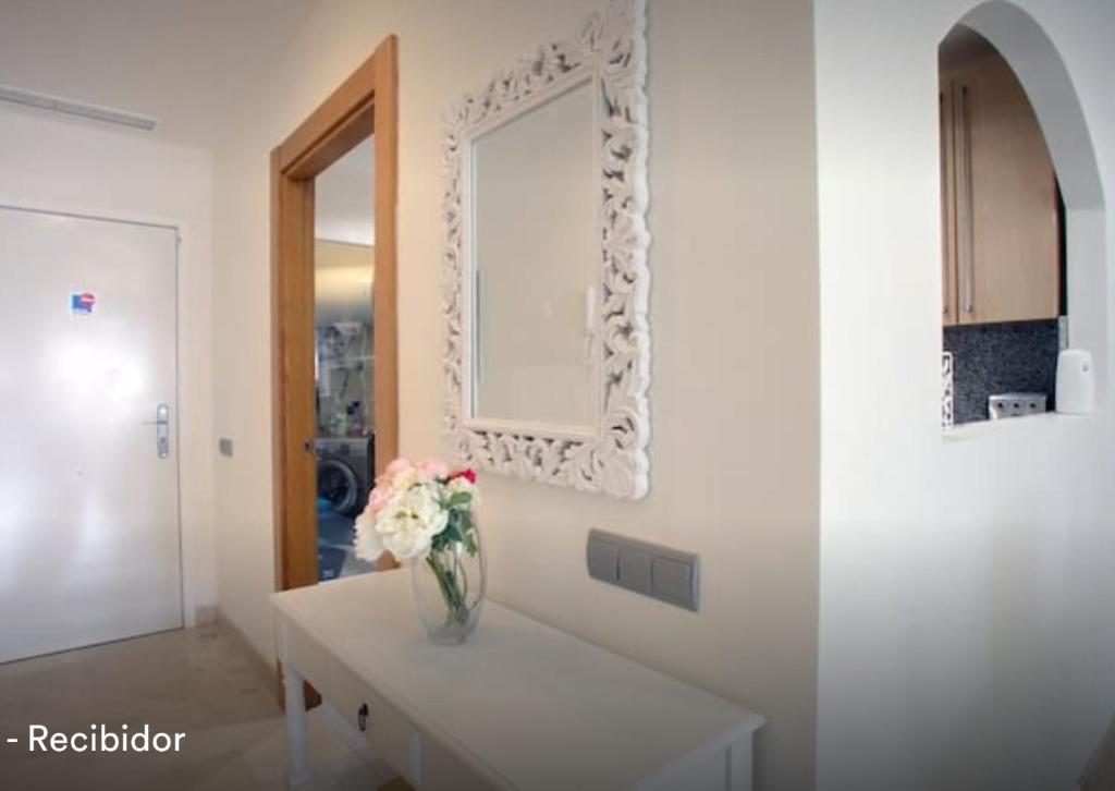 Zdjęcie z galerii obiektu Apartamento familiar con JARDIN y TERRAZA Privada w mieście La Alcaidesa
