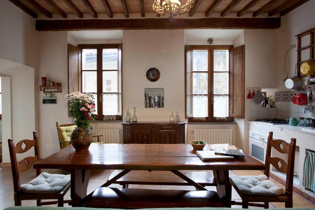 a dining room with a wooden table and chairs at Casa Corradini in Sarteano