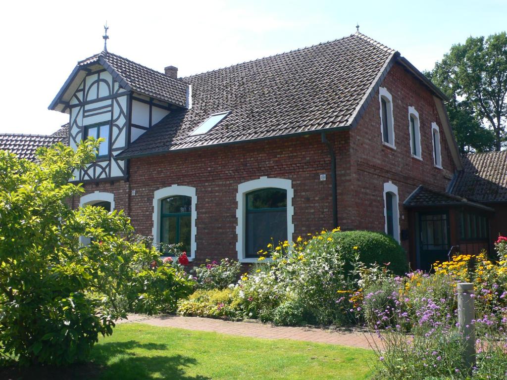 a red brick house with a black and white roof at FEWO am Dümmer-See in Lembruch