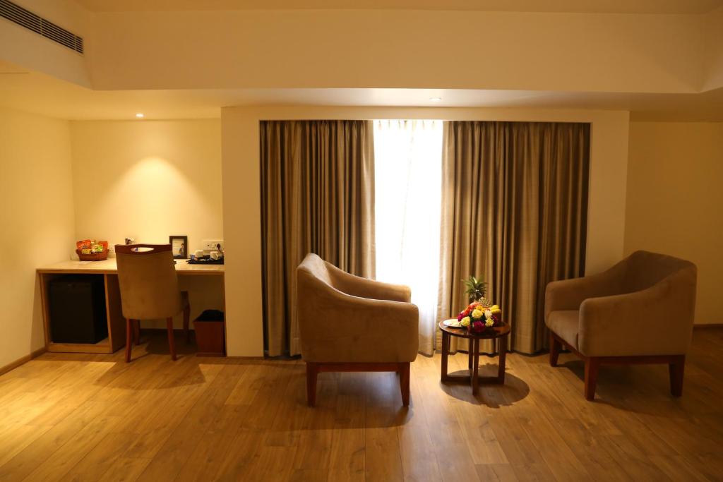 Posezení v ubytování Sarovar Portico Rivera Ahmedabad