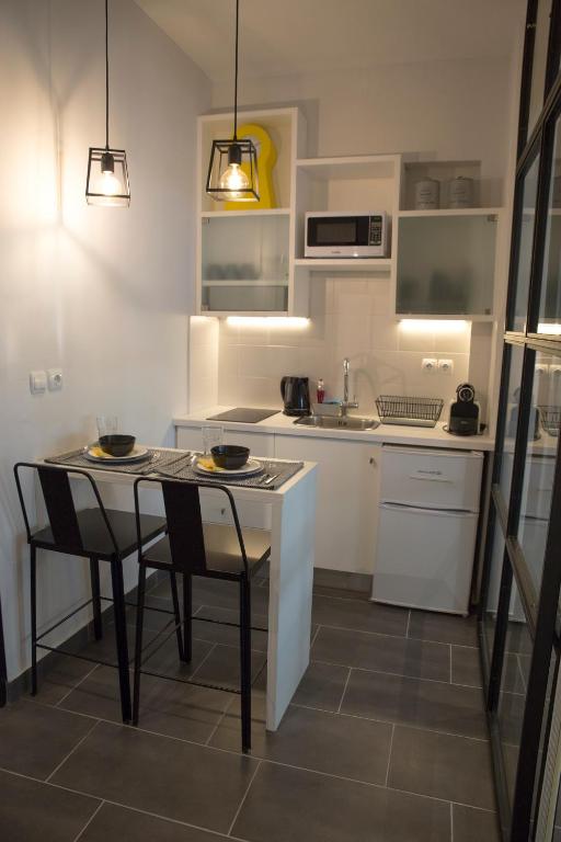 A kitchen or kitchenette at Super Stylish Apartments in Syntagma Square!