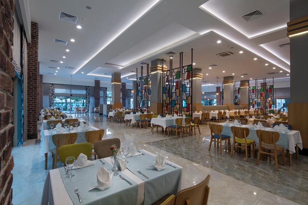Restaurace v ubytování Dosinia Luxury Resort-Ultra All Inclusive