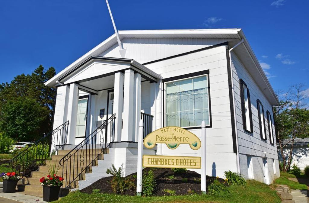 Gallery image of Le Petit Hotel La Passe Pierre Par La Galouine in Tadoussac