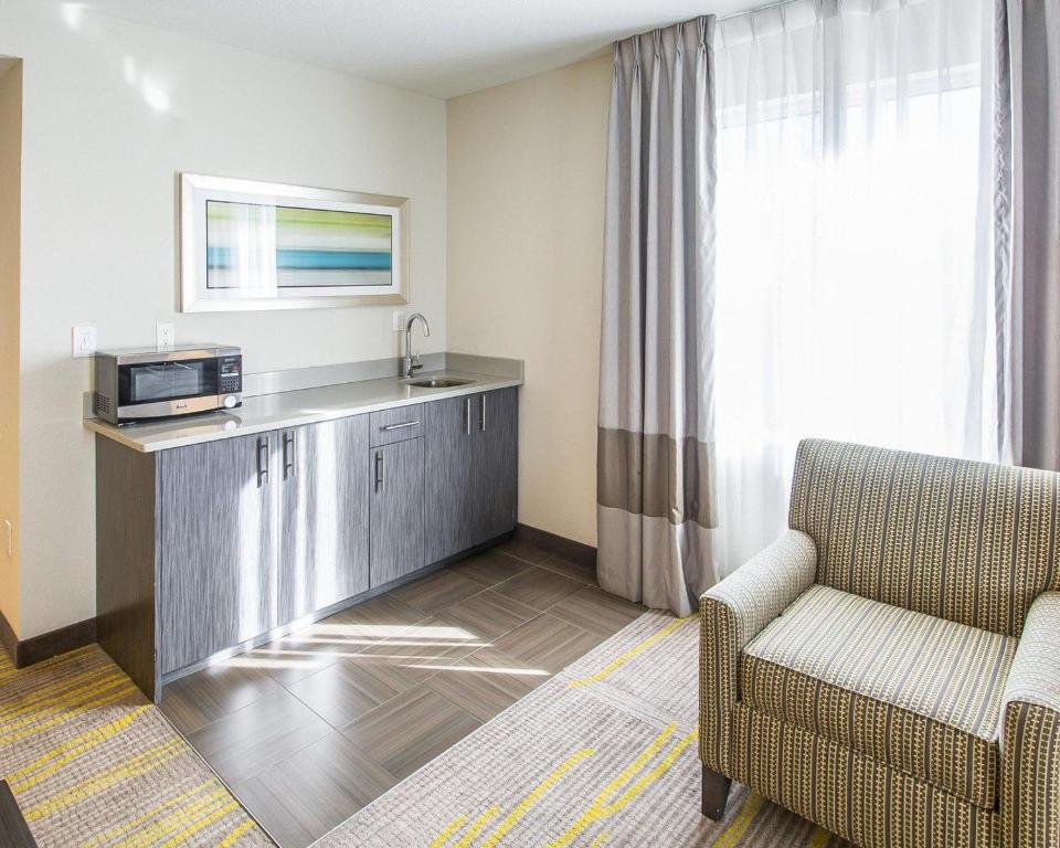 Comfort Suites Miami Airport North - 
