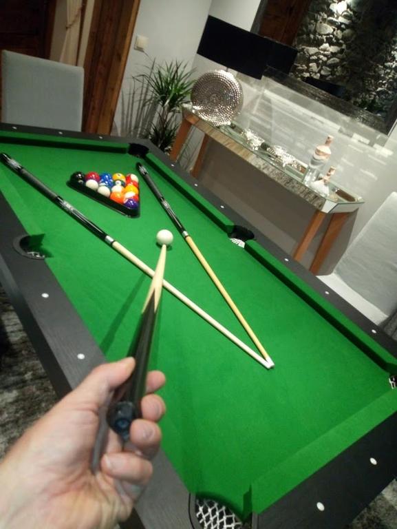 Biliár nebo kulečník v ubytování Chalet ZenArcs