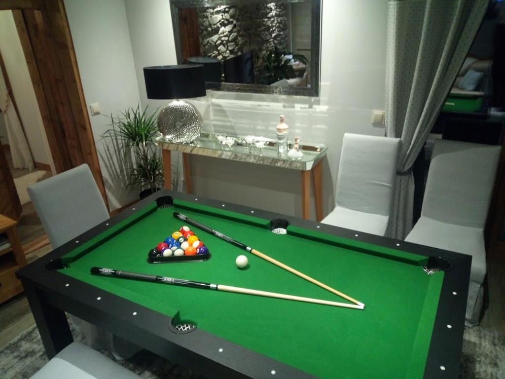 Biliár nebo kulečník v ubytování Chalet ZenArcs