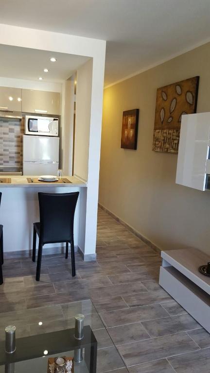Kuchyň nebo kuchyňský kout v ubytování Simon beach house Los Cristianos