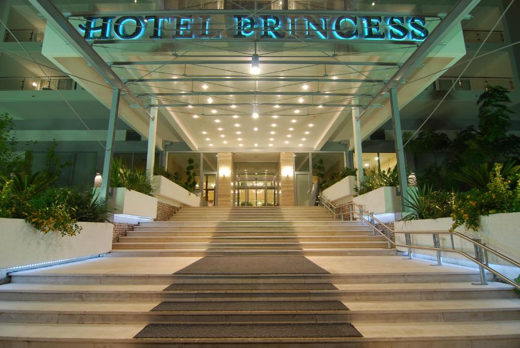 a hotel entrance with stairs leading to a hotel entrance at Hotel Princess in Bar
