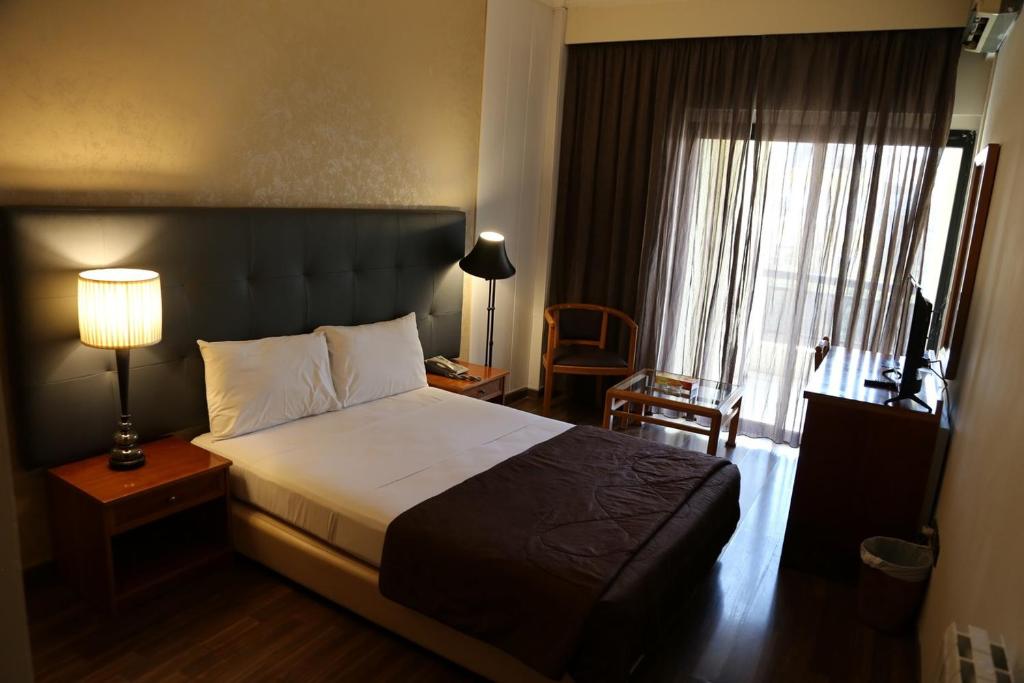 Postel nebo postele na pokoji v ubytování Charles Hotel