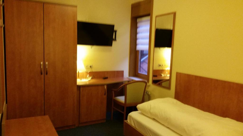 Postel nebo postele na pokoji v ubytování Hotel Thüringer Hof
