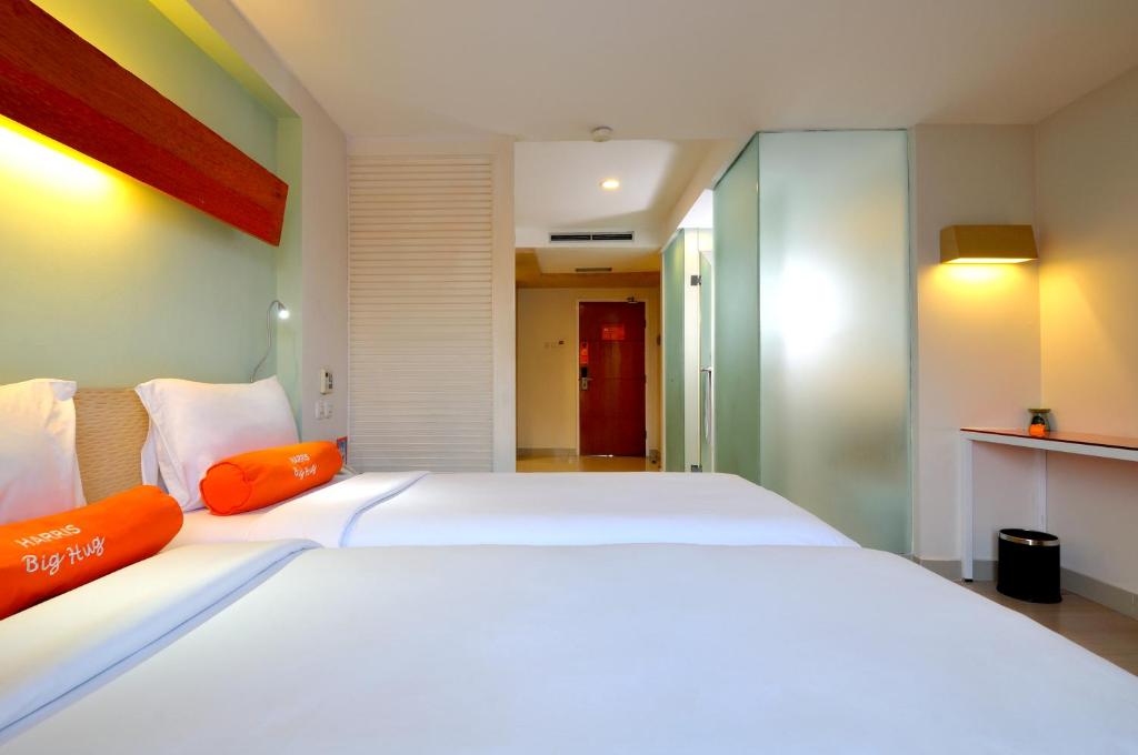 Postel nebo postele na pokoji v ubytování HARRIS Hotel & Residences Riverview Kuta, Bali