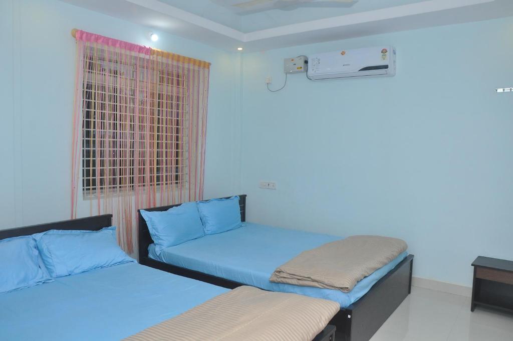 SriPaadha Inn Kanipakam - Deluxe Double Room