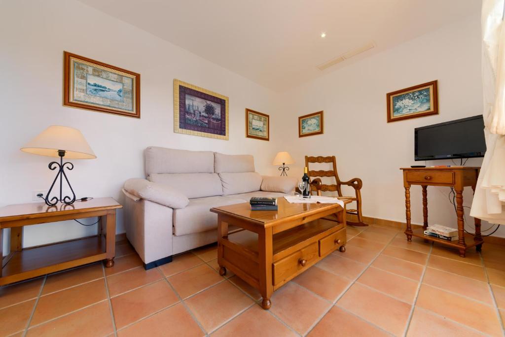 TV a/nebo společenská místnost v ubytování Apartamentos Villafaro Conil