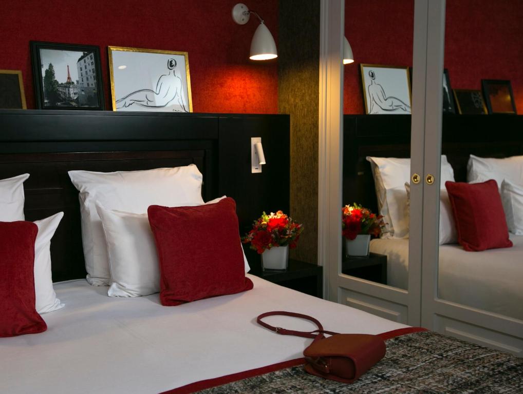 Hotel de Neuville Arc de Triomphe - Resim 15