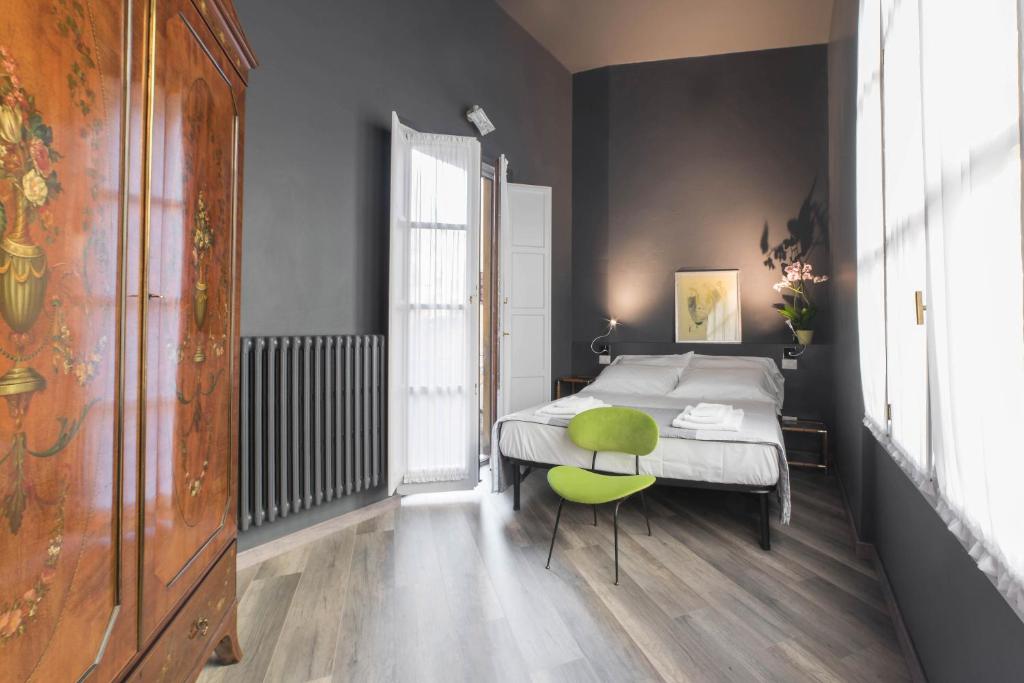 Un pat sau paturi într-o cameră la Appartamento Cellini