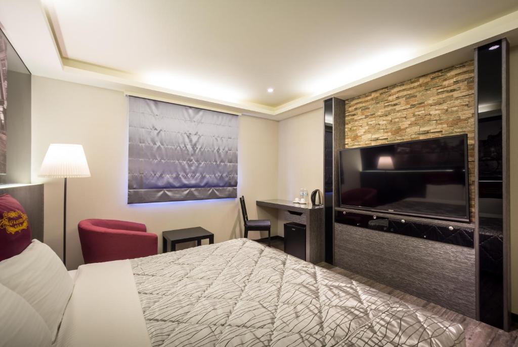 Postel nebo postele na pokoji v ubytování Carnival Motel